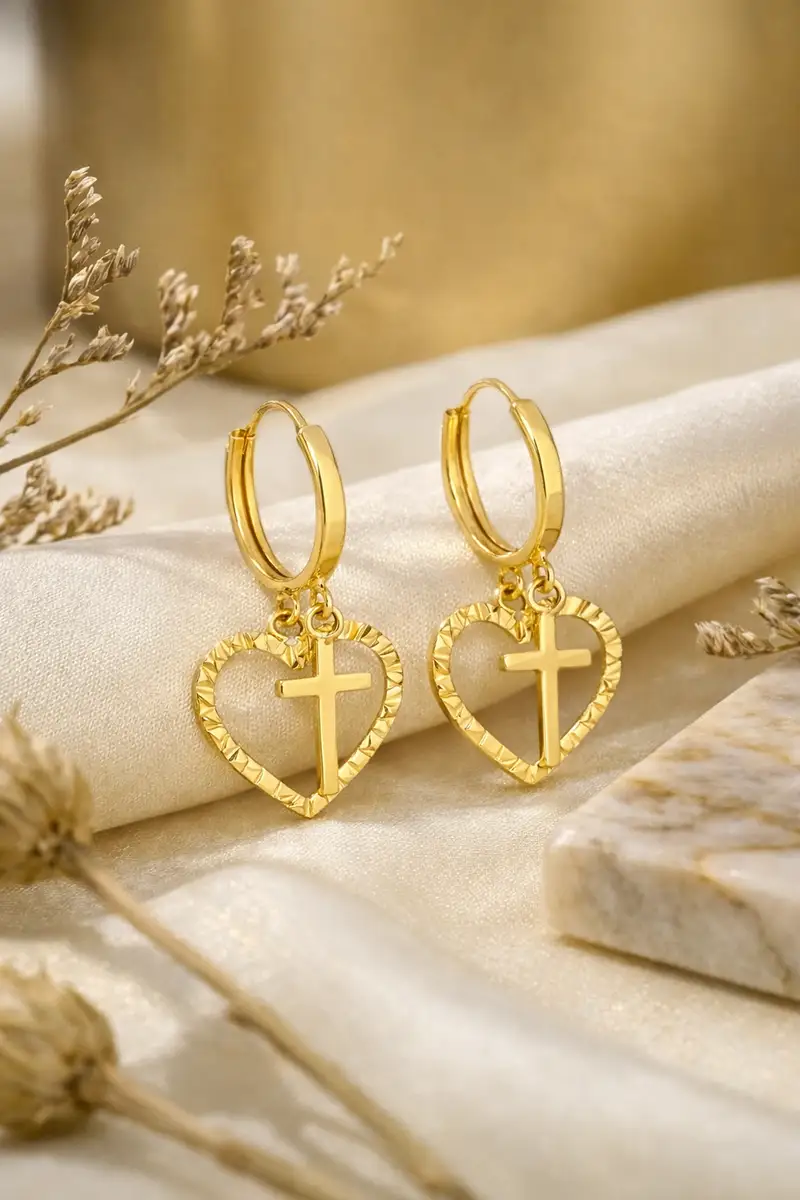 Brinco de Ouro 18k Argola com Pingente Coração e Cruz