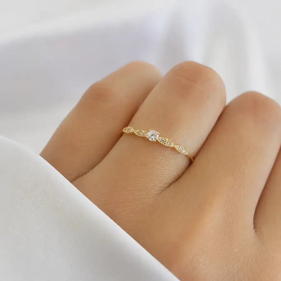 Anel Solitário de Ouro 18k Cinderela com Zircônias - Imagem 3