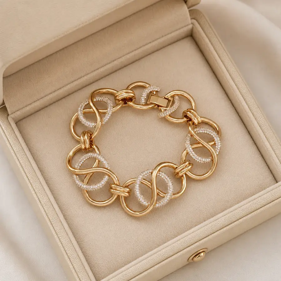 Pulseira Cravejada com Elo Infinito e Círculo Cravejado Banhada a Ouro 18K - Imagem 4